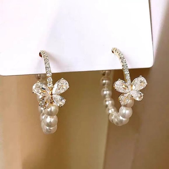 Butterfly pearl earring loop design - Picture 3 of 5